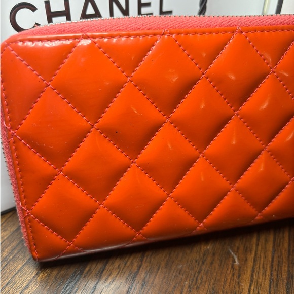 Chanel CC Patent Leather Wallet in Coral - Picture 5 of 8